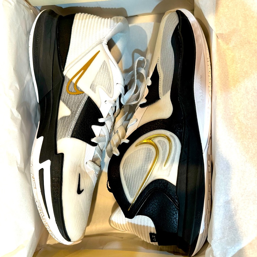 Nike Kyrie 5 low black, white, & gold